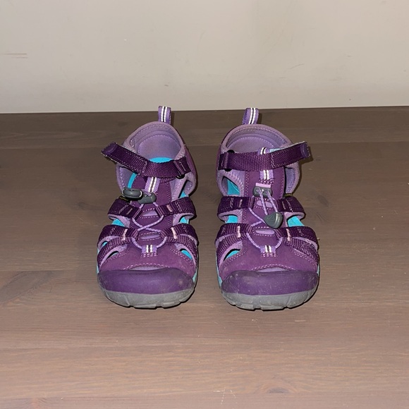 Keen Purple and Grey Ergonomic Hiking Sandals - Girl’s Size 3 - Picture 4 of 10